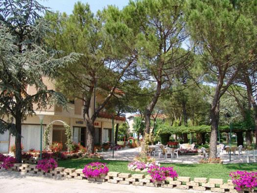 Hotel Ausonia Monte Porzio Exterior foto